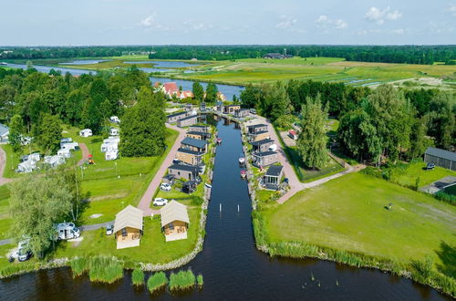 Foto 38 - Colorful Chalet With Veranda, Located in Friesland