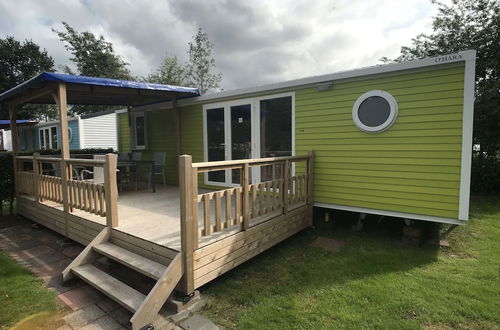 Foto 1 - Colorful Chalet With Veranda, Located in Friesland