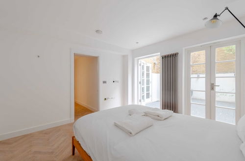 Foto 7 - Sleek & Stylish 2BD Flat - Warren Street