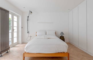 Photo 3 - Sleek & Stylish 2BD Flat - Warren Street