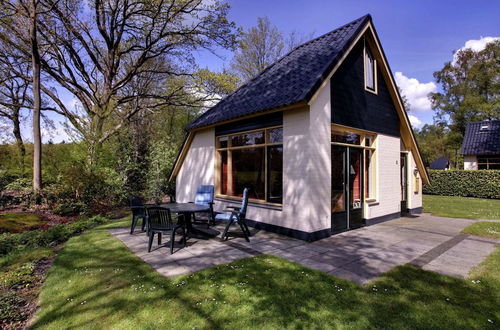 Photo 20 - Cozy Holiday Home with Bubble Bath near Zwolle