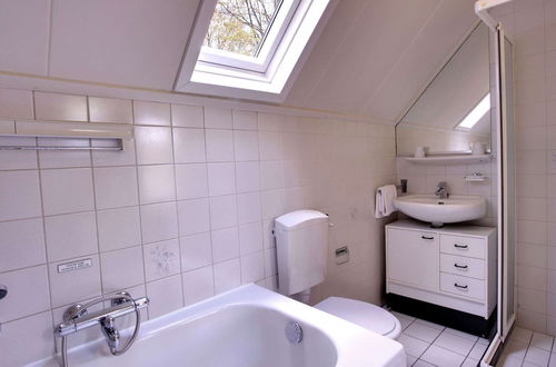 Photo 7 - Cozy Holiday Home with Bubble Bath near Zwolle