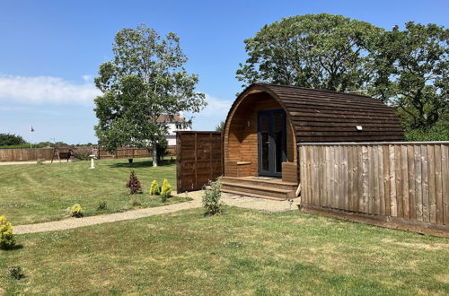 Foto 20 - Luxury Glamping Pod With Hot Tub, Fees Apply