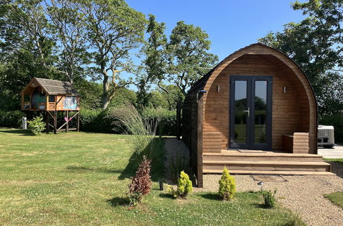 Foto 34 - Luxury Glamping Pod With Hot Tub, Fees Apply