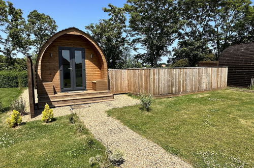 Foto 33 - Luxury Glamping Pod With Hot Tub, Fees Apply