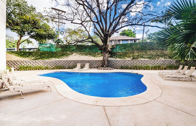 mVillas - Luxury 2Bed 2Bath Condo w Pool - Foto 15