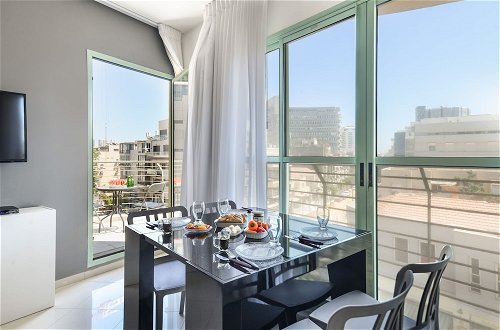 Photo 3 - Newly Renovated Apartment in Tel Aviv