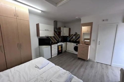 Photo 2 - Inviting 1-bed Apartment in Ilford