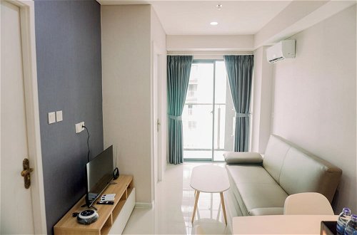 Photo 8 - Comfort 1Br With Working Room At Daan Mogot City Apartment
