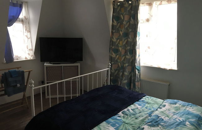 Beautiful 2-bed Apartment in Dagenham - Photo 11