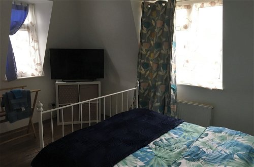 Photo 11 - Beautiful 2-bed Apartment in Dagenham