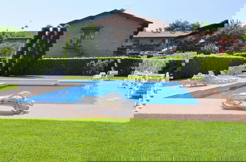 Photo 17 - Vibrant Holiday Home in Lazise with Swimming Pool near 2 Lakes