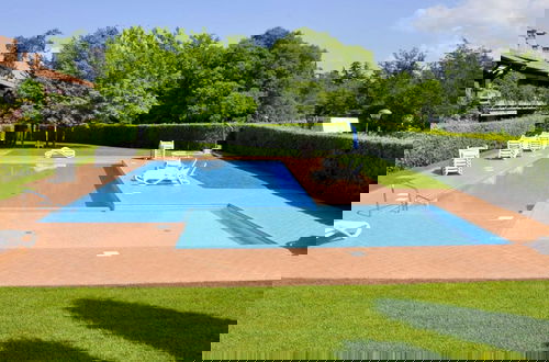 Foto 28 - Vibrant Holiday Home in Lazise with Swimming Pool near 2 Lakes