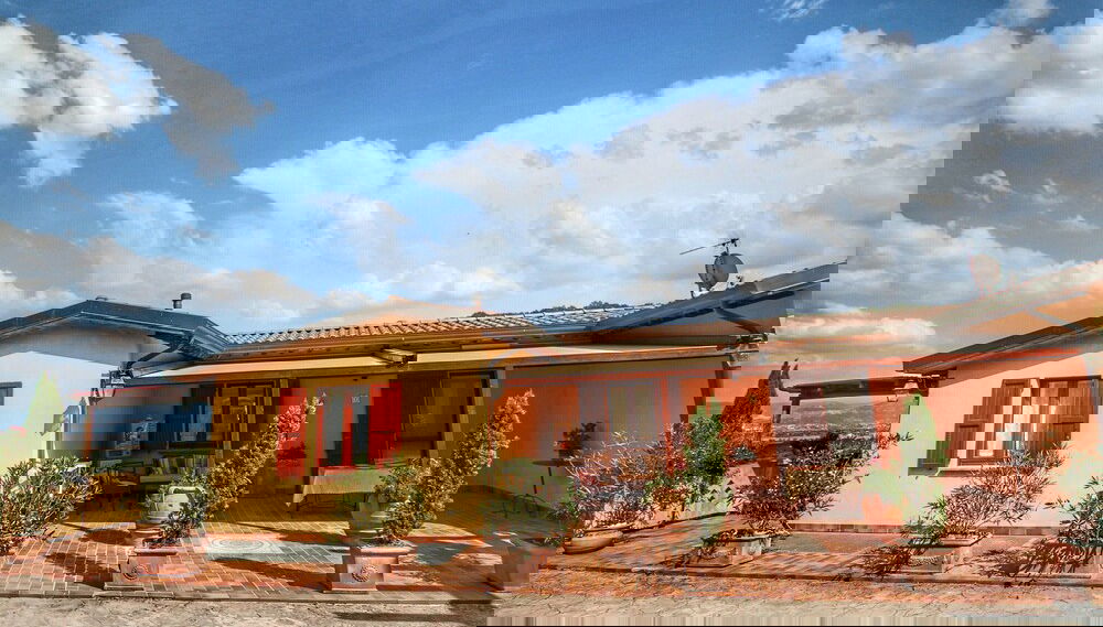 Pet-friendly Cottage With Pool - Photo 1