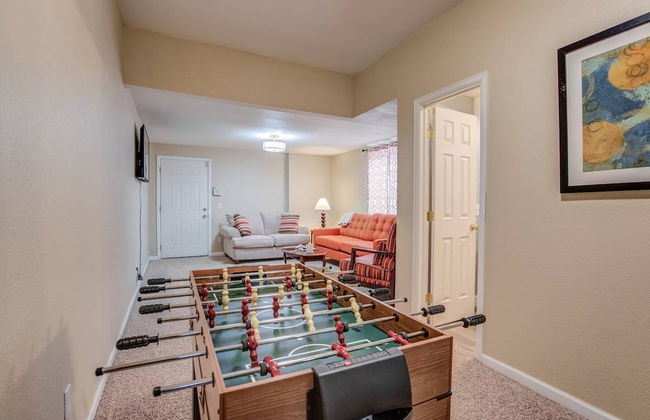 Pet-friendly 4 BR Family Stay Near Downtown - Foto 19