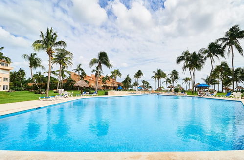 Photo 36 - Caribbean Chic Apartment Beachfront Complex Marvelous Pool Gardens Private Terrace