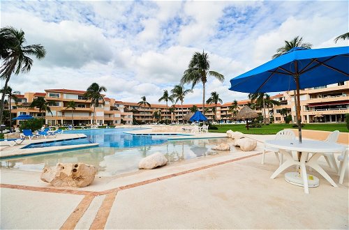 Photo 1 - Caribbean Chic Apartment Beachfront Complex Marvelous Pool Gardens Private Terrace