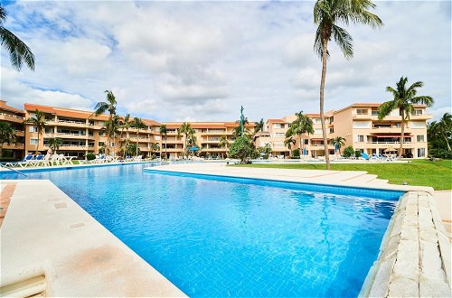 Photo 27 - Caribbean Chic Apartment Beachfront Complex Marvelous Pool Gardens Private Terrace