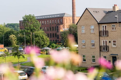 Photo 22 - Modern Canalside City Townhouse - Parking & Garden