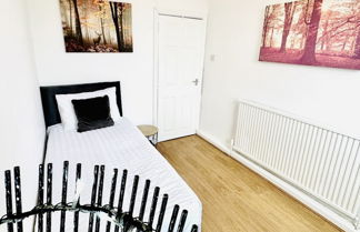 Photo 3 - Beautiful 3-bed Apartment With Driveway Parking