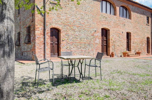 Photo 17 - Tuscan Farmhouse in Peccioli with Swimming Pool near Lakes