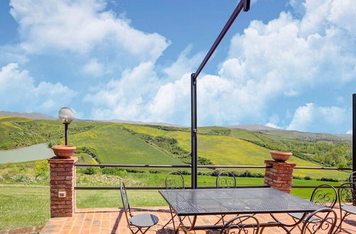 Photo 16 - Tuscan Farmhouse in Peccioli with Swimming Pool near Lakes