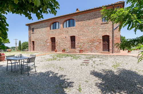 Photo 35 - Tuscan Farmhouse in Peccioli with Swimming Pool near Lakes