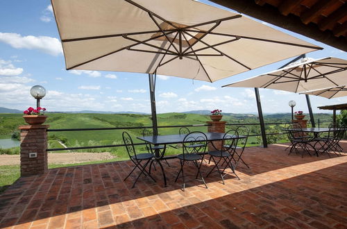 Photo 38 - Tuscan Farmhouse in Peccioli with Swimming Pool near Lakes