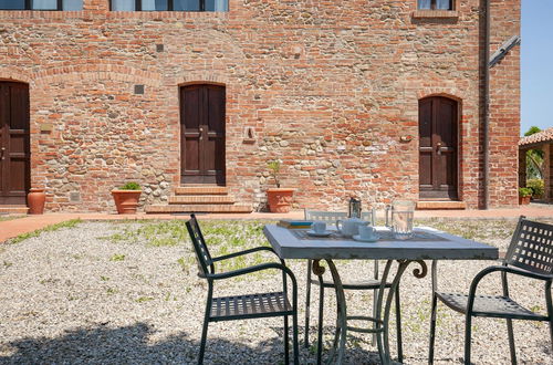 Photo 31 - Tuscan Farmhouse in Peccioli with Swimming Pool near Lakes