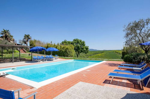 Photo 15 - Tuscan Farmhouse in Peccioli with Swimming Pool near Lakes