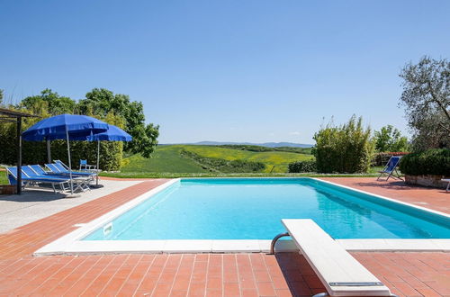 Photo 14 - Tuscan Farmhouse in Peccioli with Swimming Pool near Lakes