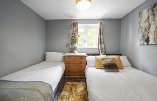 Photo 3 - Spacious 5-bed House in Aylesford