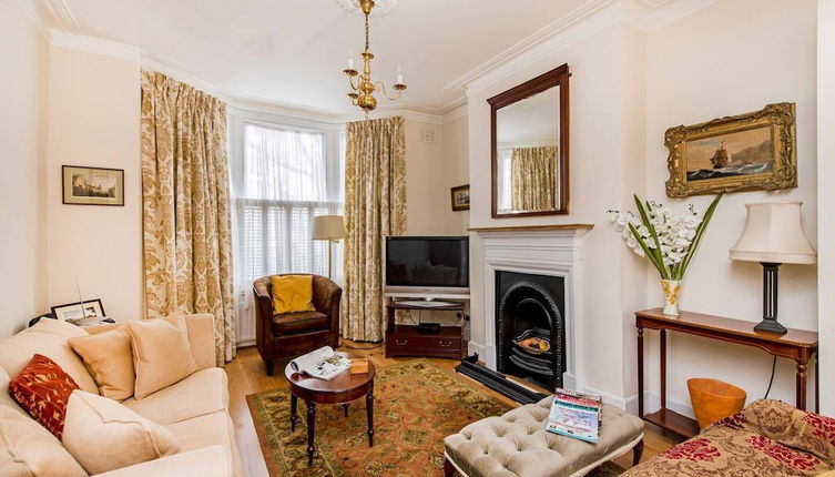 Photo 1 - Fabulously British 3 Bed House near Battersea Park