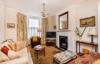 Photo 1 - Fabulously British 3 Bed House near Battersea Park