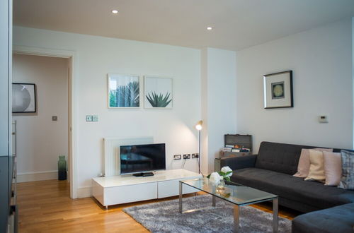 Photo 14 - Spacious Serviced Apartments Canary Wharf