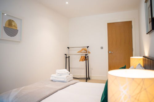 Photo 11 - Spacious Serviced Apartments Canary Wharf