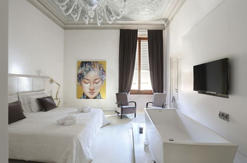 Photo 22 - Luxury Apartment in Central Florence