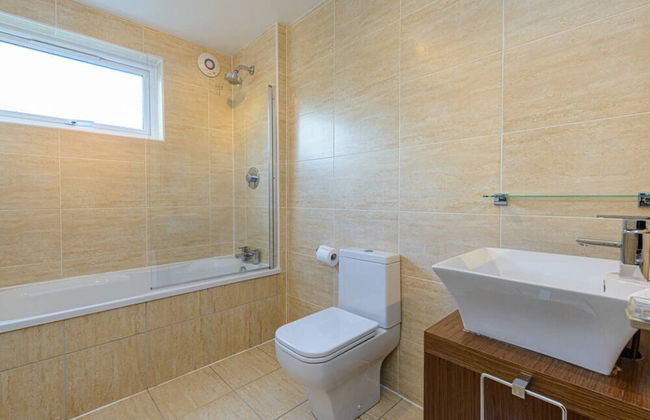 Corrin - Chic 1 Bedroom Apartment - Photo 20