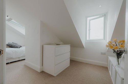 Photo 4 - Stylish and Modern 2-bed Apartment in Herne Bay