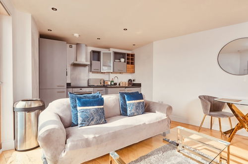 Photo 20 - Modern Leeds City Apartment