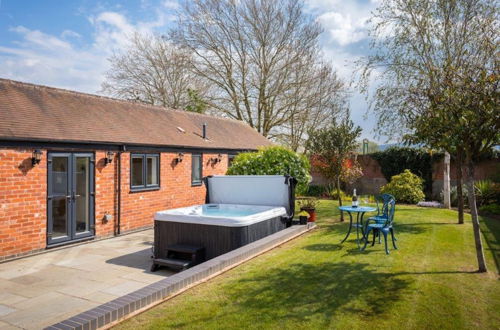 Photo 17 - Cotswold Barn Conversion With Private Hot Tub