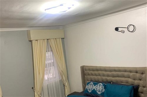 Photo 4 - Captivating 3-bed Apartment in Ikeja