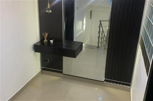 Photo 22 - Captivating 3-bed Apartment in Ikeja