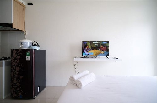Photo 3 - Best Location And Comfy Studio At Bale Hinggil Apartment