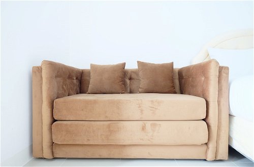 Foto 11 - Affordable Studio with Sofa Bed at Bassura City Apartment