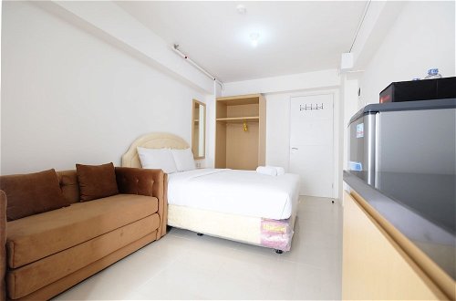 Foto 1 - Affordable Studio with Sofa Bed at Bassura City Apartment