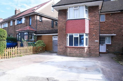 Photo 20 - Superb 1-bed Apartment in Harrow