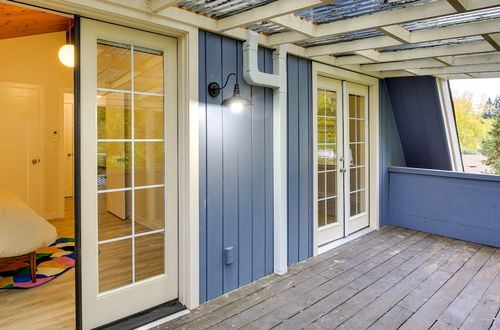 Photo 5 - Modern Oregon Getaway w/ Fireplace, Yard & Deck