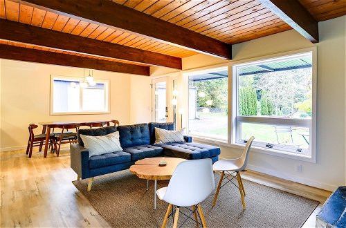 Foto 18 - Modern Oregon Getaway w/ Fireplace, Yard & Deck