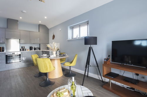 Photo 12 - Elliot Oliver - Luxurious Two Bedroom Apartment in The Docks